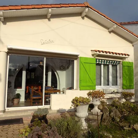 - Maison Rustique Avec Jardin Clos - Proche Commerces Et Plages Villa