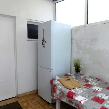 - Maison Rustique Avec Jardin Clos - Proche Commerces Et Plages * Royan