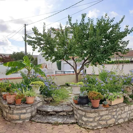 - Maison Rustique Avec Jardin Clos - Proche Commerces Et Plages * Royan